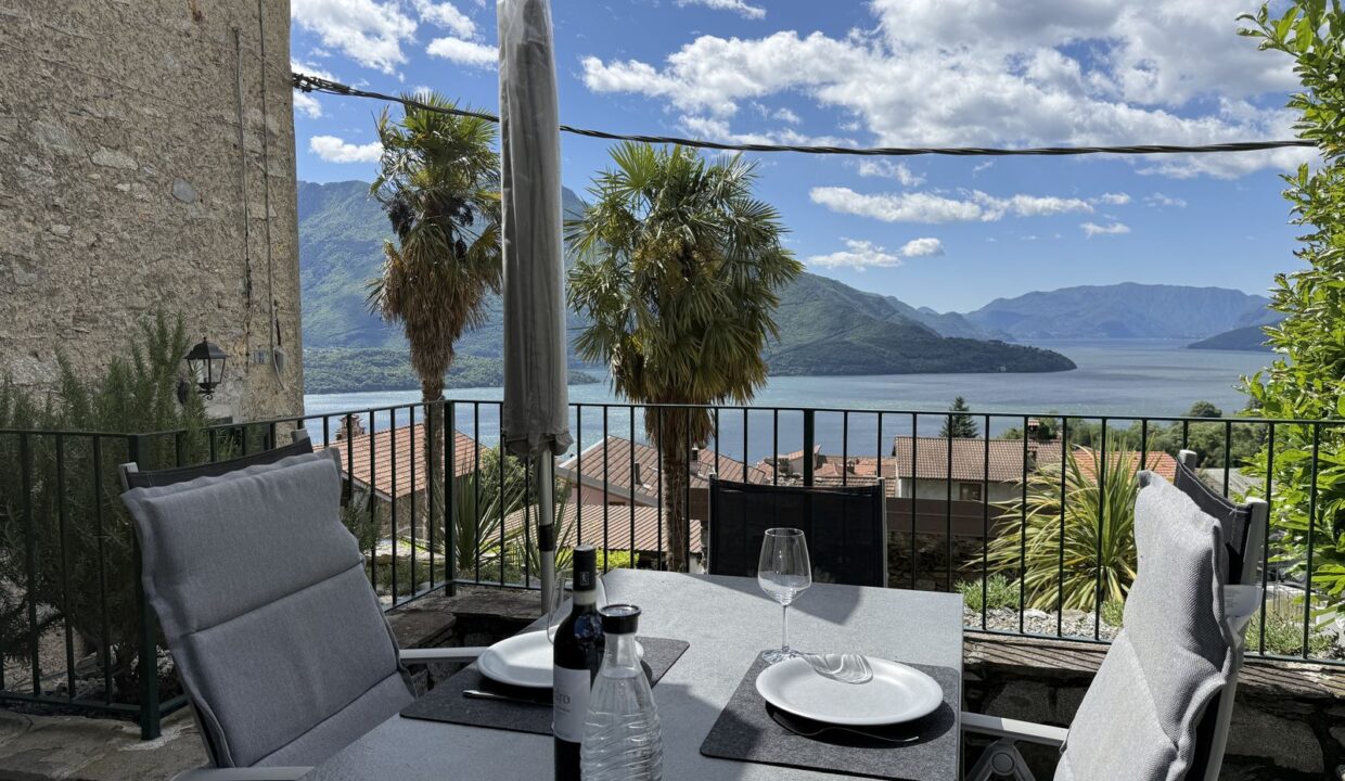 Casale Restaurato Vercana Vista Lago di Como