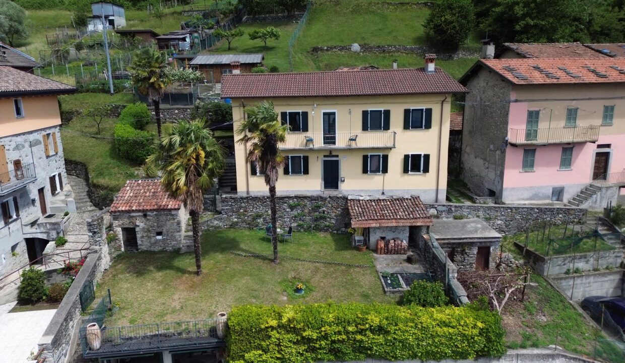 Casale Restaurato Vercana Vista Lago di Como