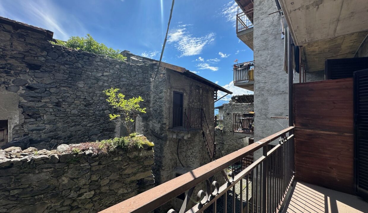 Valtellina Caratteristica Casa in Pietra nel Borgo Storico di Cino