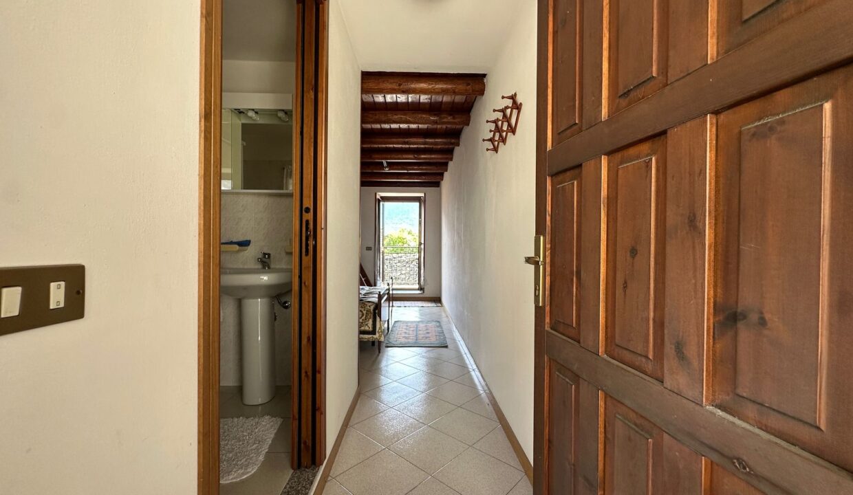 Valtellina Caratteristica Casa in Pietra nel Borgo Storico di Cino