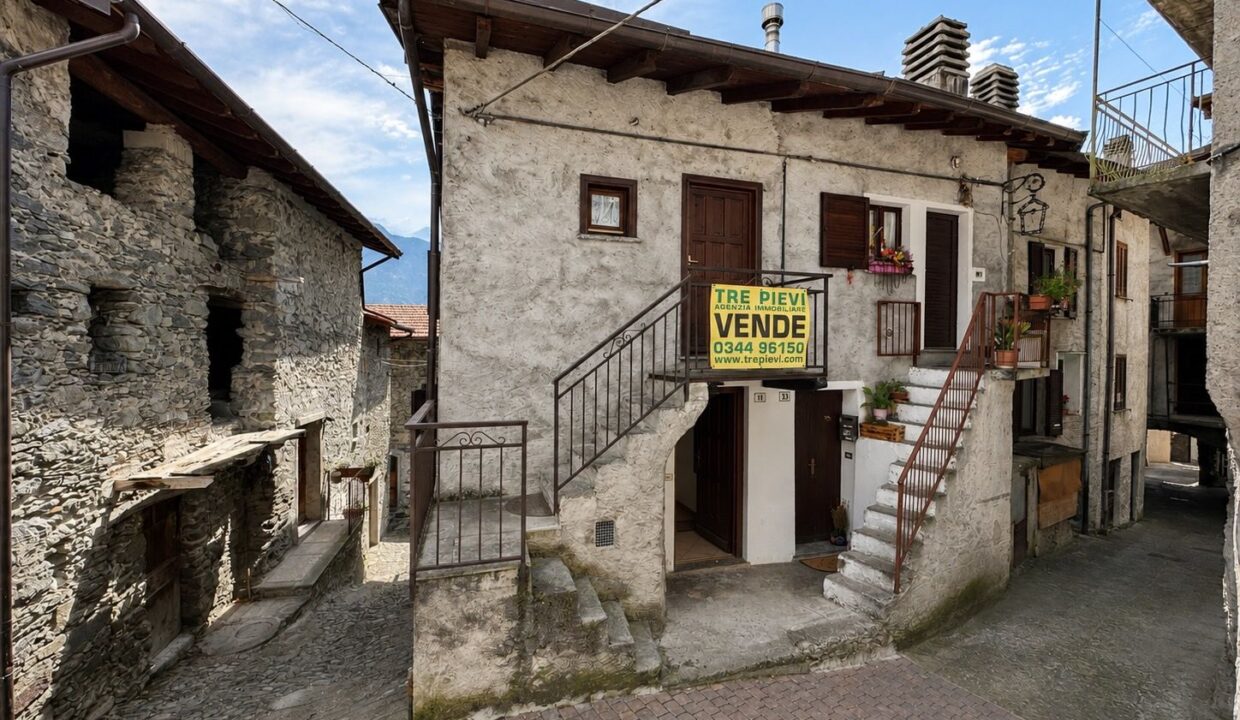 Valtellina Caratteristica Casa in Pietra nel Borgo Storico di Cino