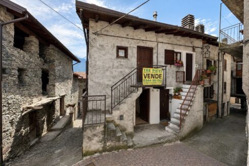 Valtellina Caratteristica Casa in Pietra nel Borgo Storico di Cino