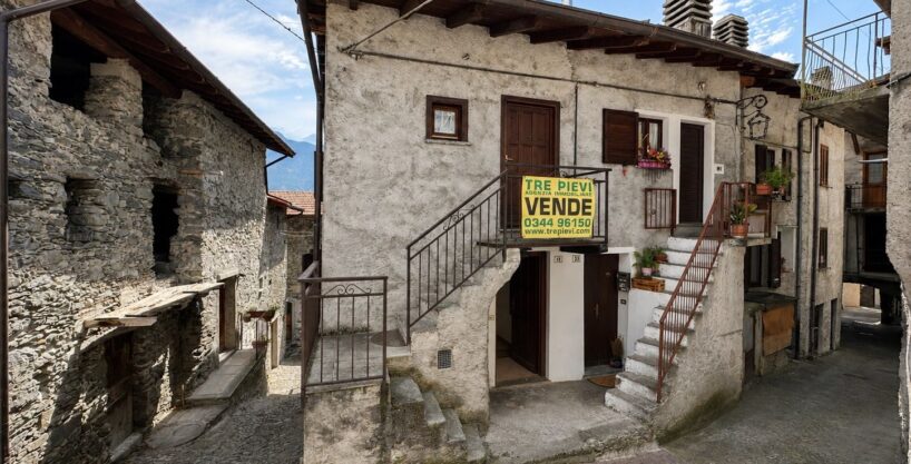 Valtellina Caratteristica Casa in Pietra nel Borgo Storico di Cino
