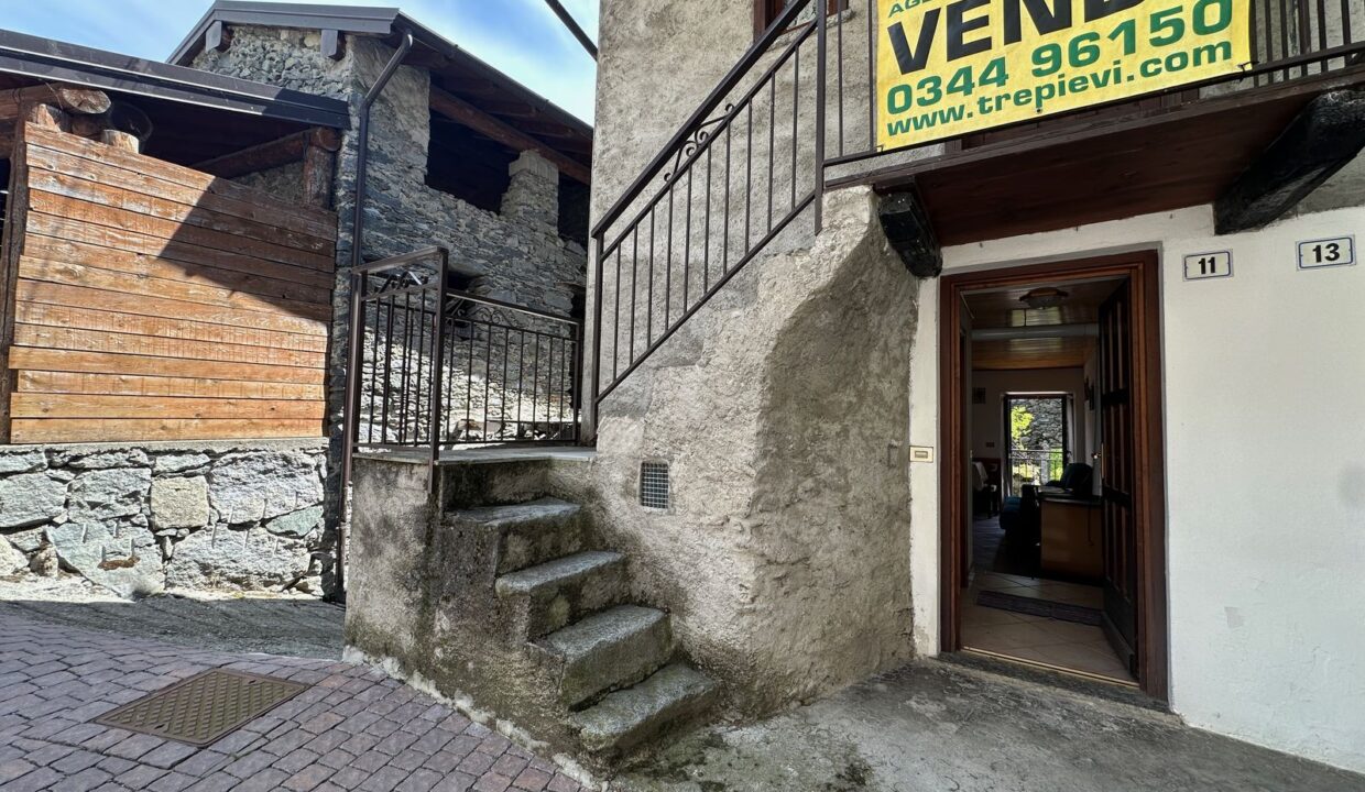 Valtellina Caratteristica Casa in Pietra nel Borgo Storico di Cino