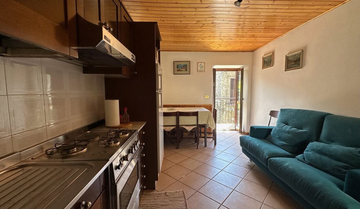 Valtellina Caratteristica Casa in Pietra nel Borgo Storico di Cino
