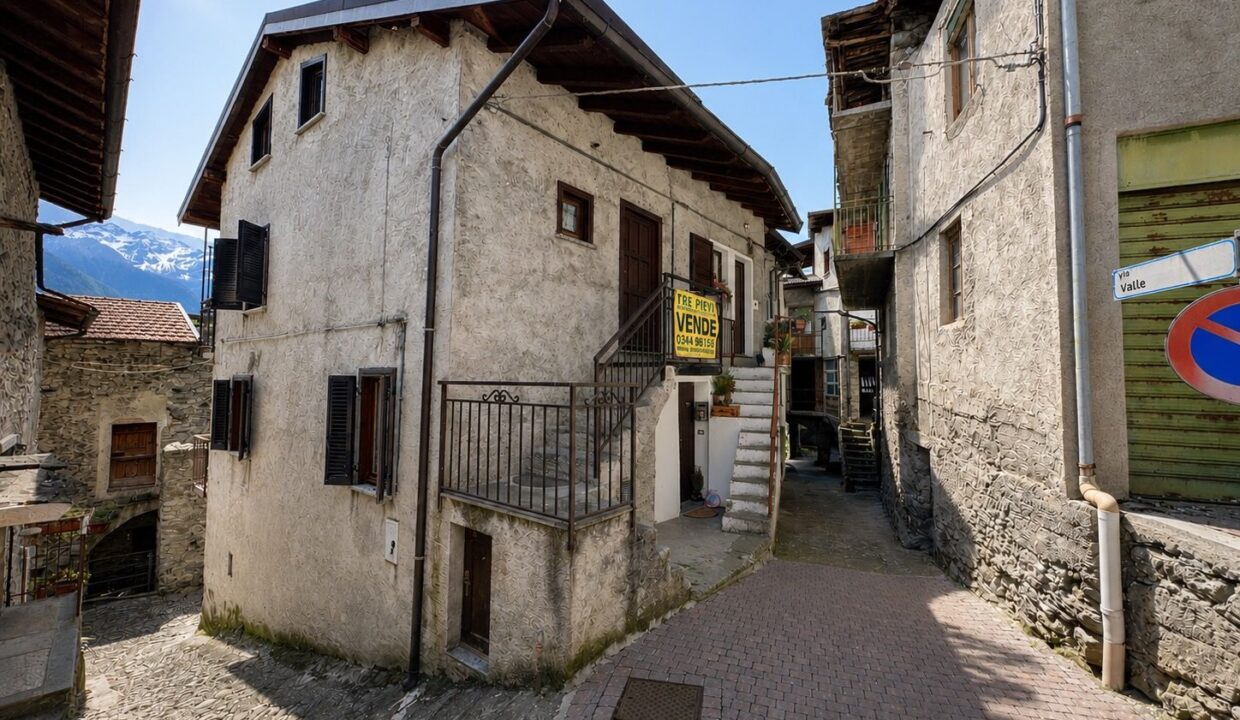Valtellina Caratteristica Casa in Pietra nel Borgo Storico di Cino