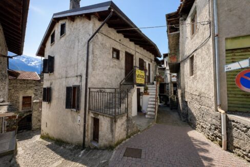 Valtellina Caratteristica Casa in Pietra nel Borgo Storico di Cino