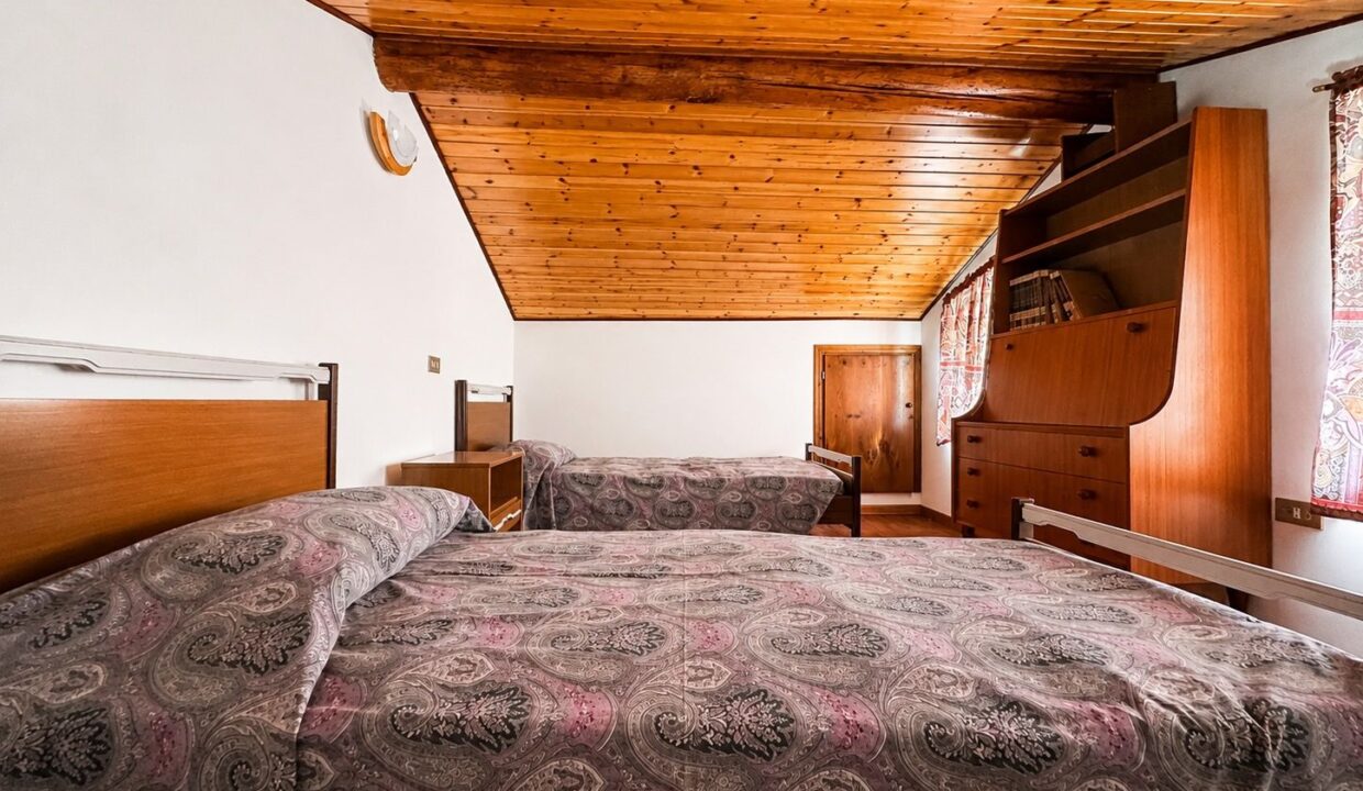 Valtellina Caratteristica Casa in Pietra nel Borgo Storico di Cino