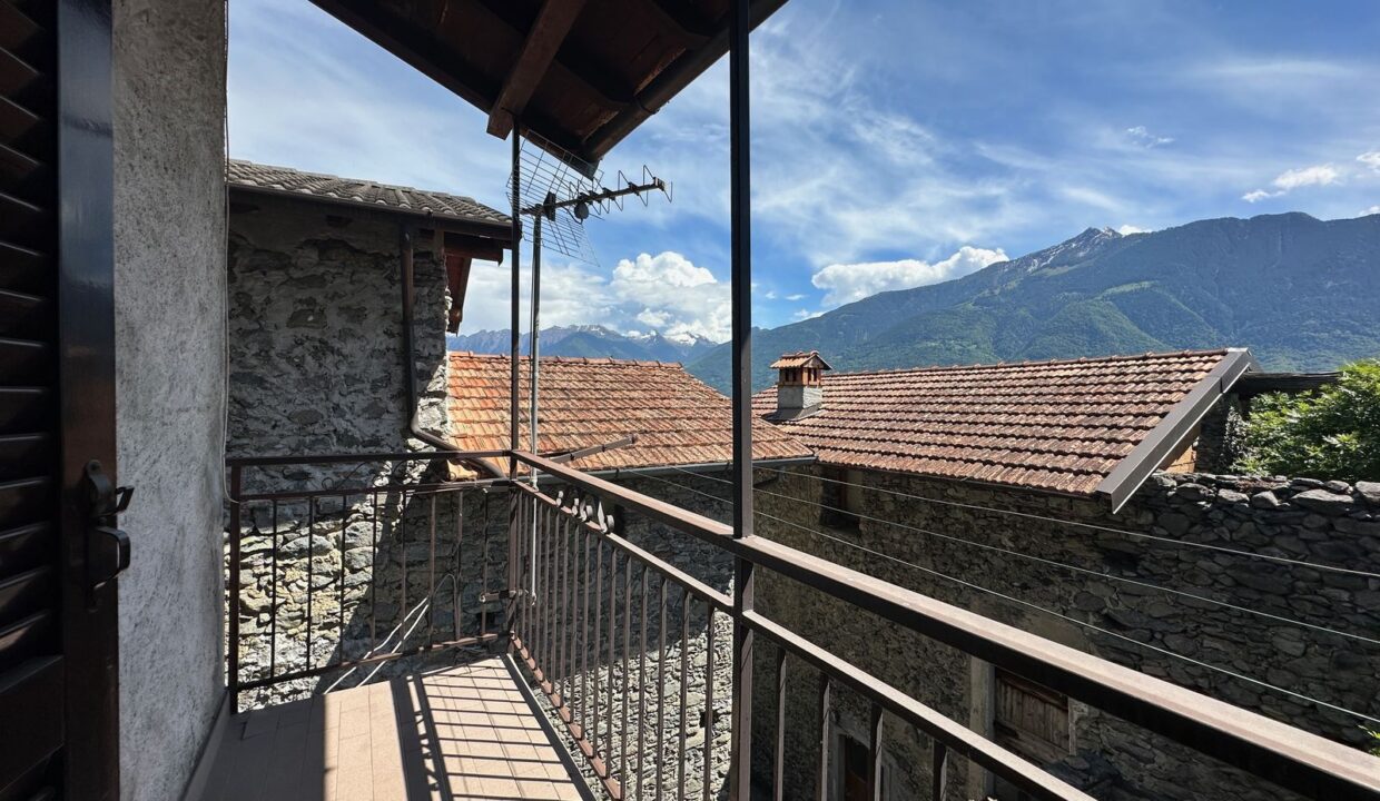 Valtellina Caratteristica Casa in Pietra nel Borgo Storico di Cino