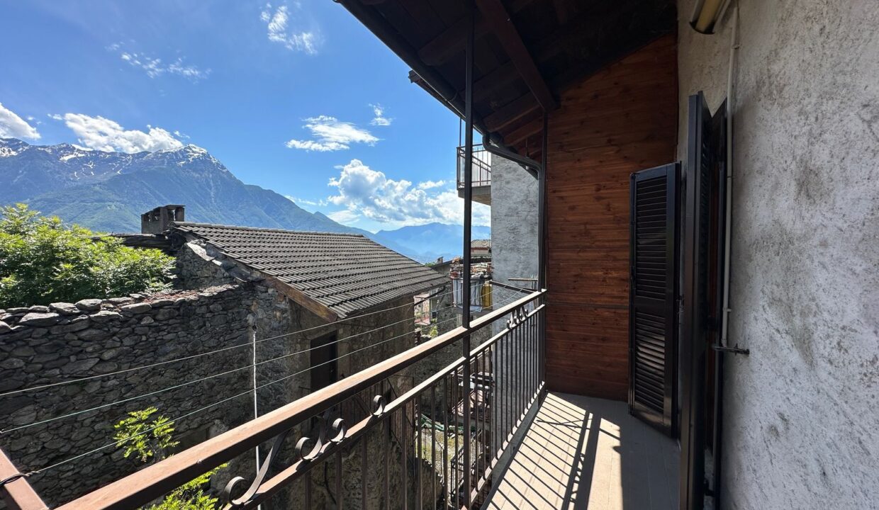 Valtellina Caratteristica Casa in Pietra nel Borgo Storico di Cino