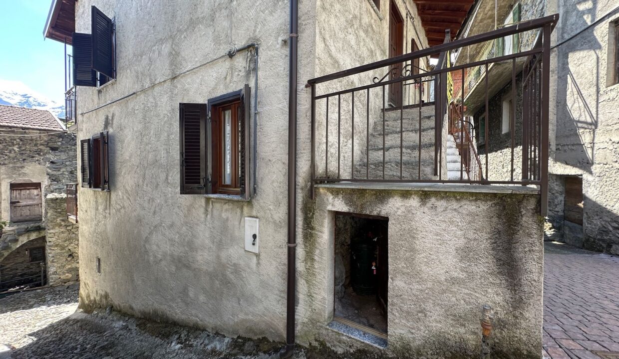 Valtellina Caratteristica Casa in Pietra nel Borgo Storico di Cino