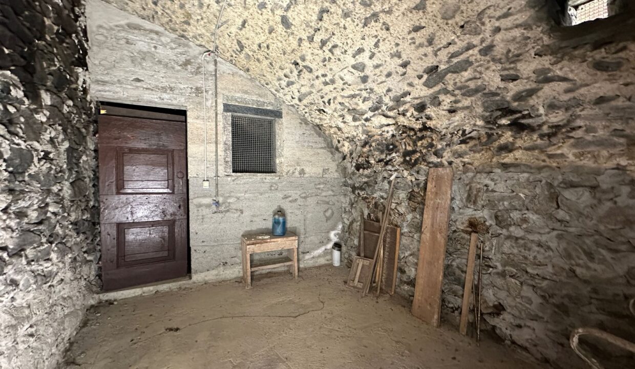 Valtellina Caratteristica Casa in Pietra nel Borgo Storico di Cino
