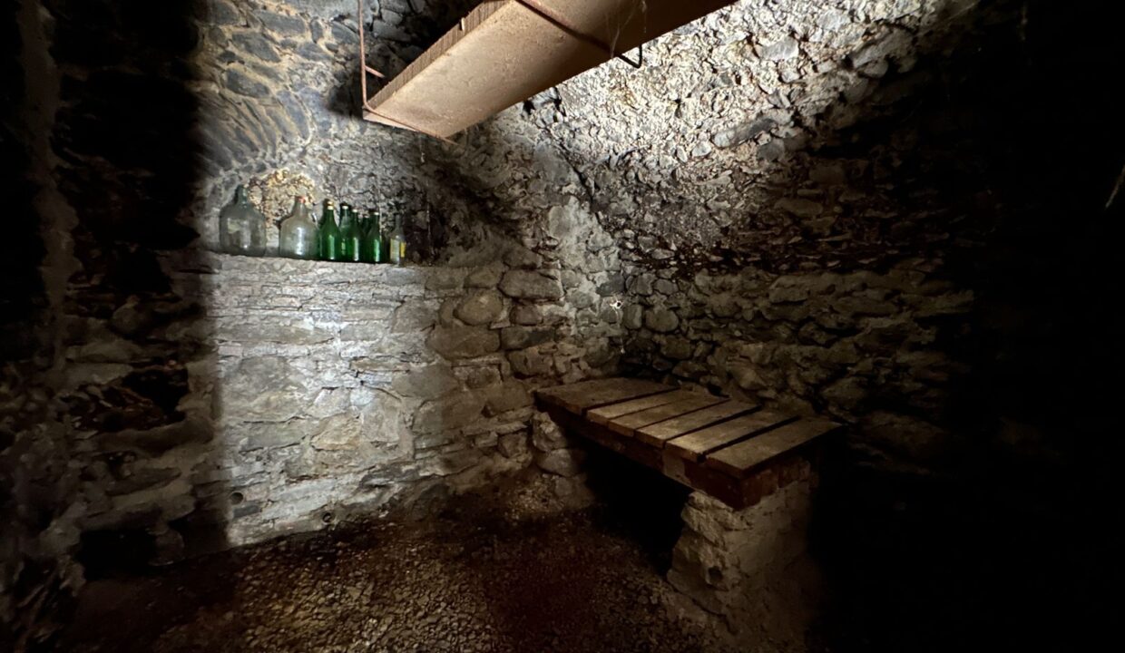 Valtellina Caratteristica Casa in Pietra nel Borgo Storico di Cino