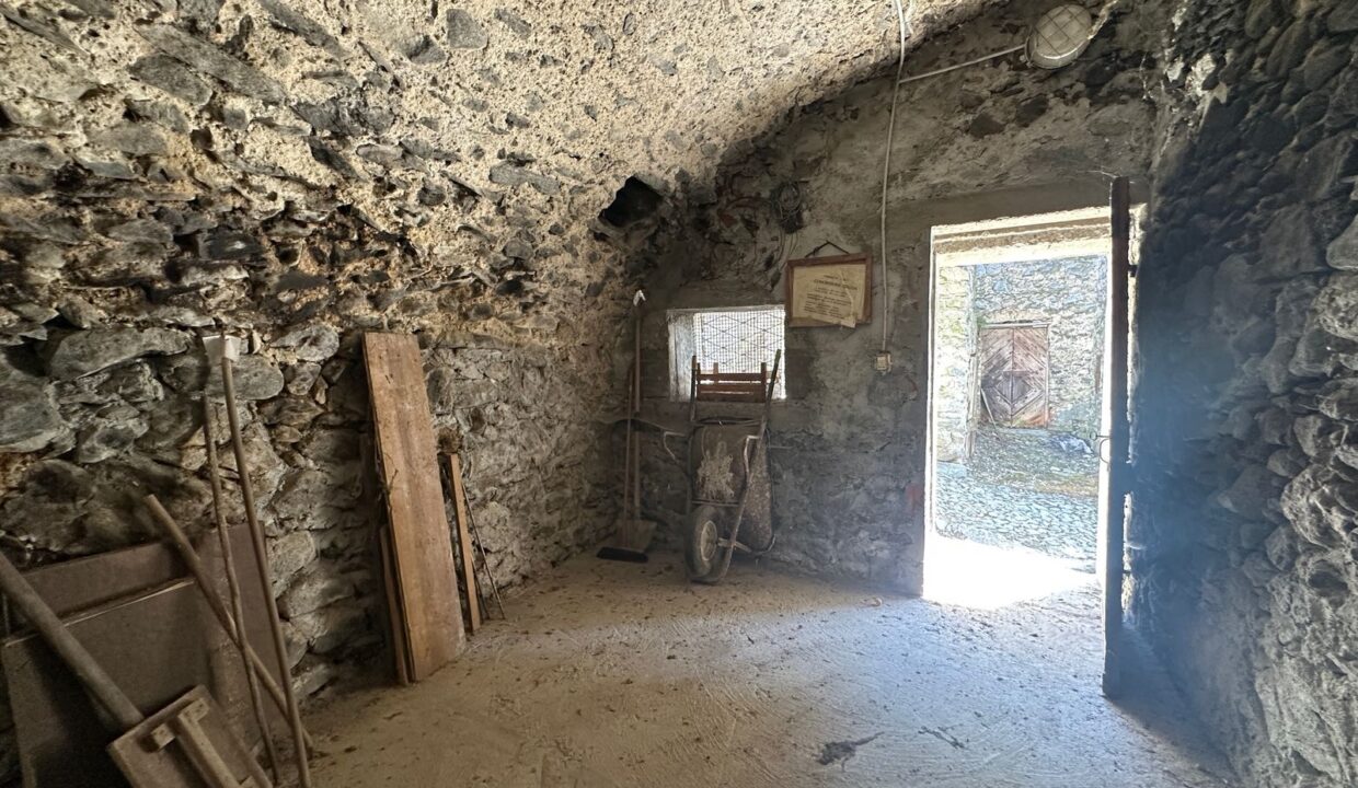 Valtellina Caratteristica Casa in Pietra nel Borgo Storico di Cino
