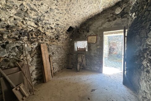 Valtellina Caratteristica Casa in Pietra nel Borgo Storico di Cino