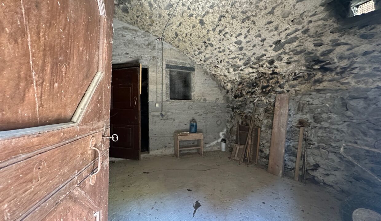 Valtellina Caratteristica Casa in Pietra nel Borgo Storico di Cino