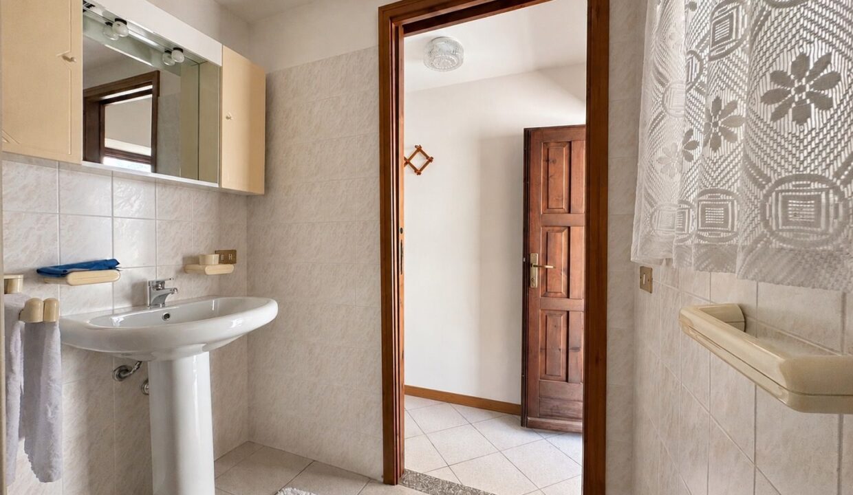 Valtellina Caratteristica Casa in Pietra nel Borgo Storico di Cino