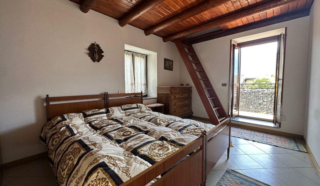 Valtellina Caratteristica Casa in Pietra nel Borgo Storico di Cino