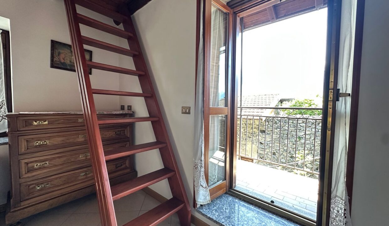 Valtellina Caratteristica Casa in Pietra nel Borgo Storico di Cino