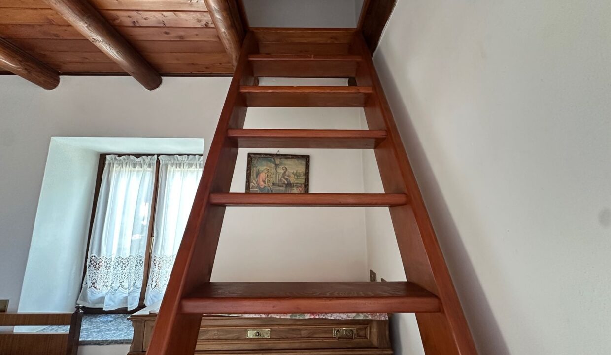 Valtellina Caratteristica Casa in Pietra nel Borgo Storico di Cino