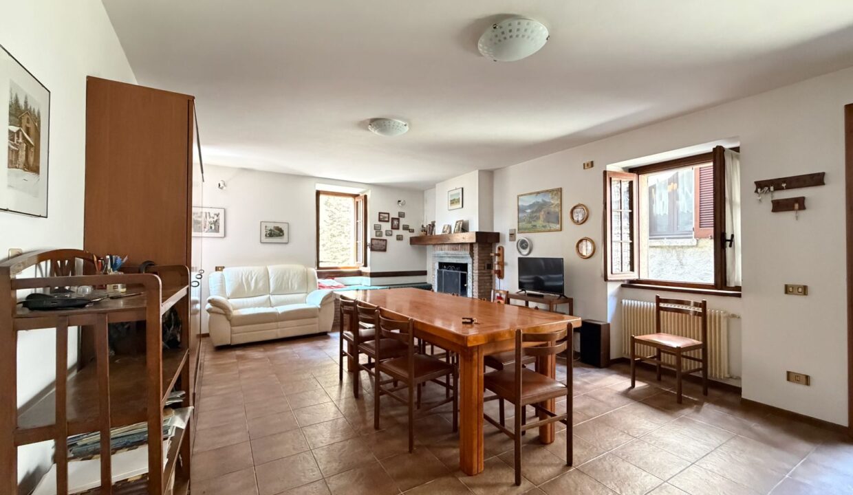 Casa con Balcone Vercana Lago di Como