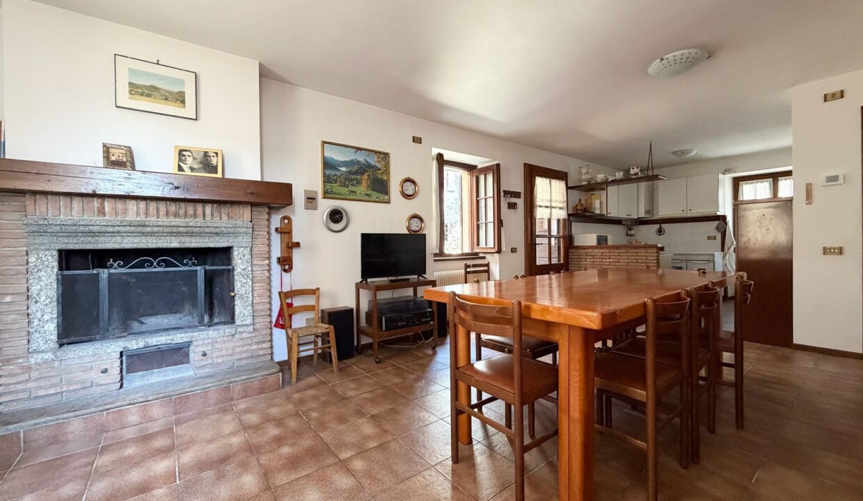 Casa con Balcone Vercana Lago di Como