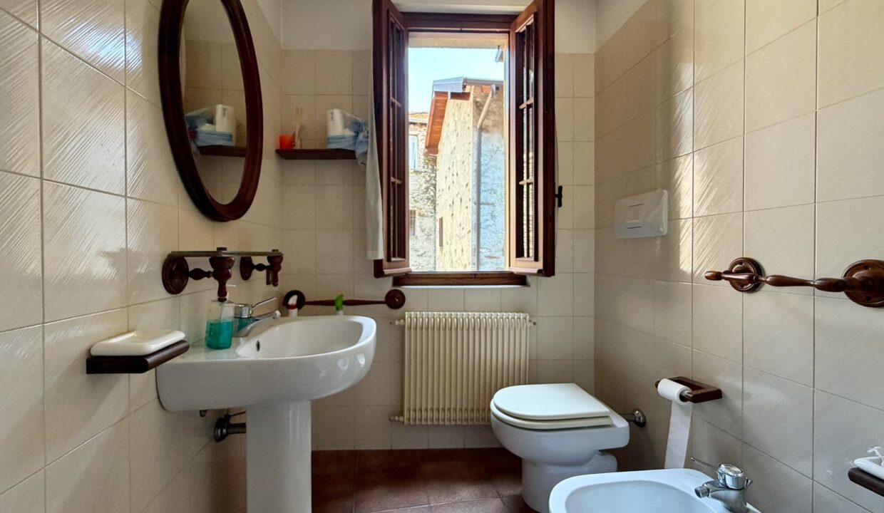 Casa con Balcone Vercana Lago di Como
