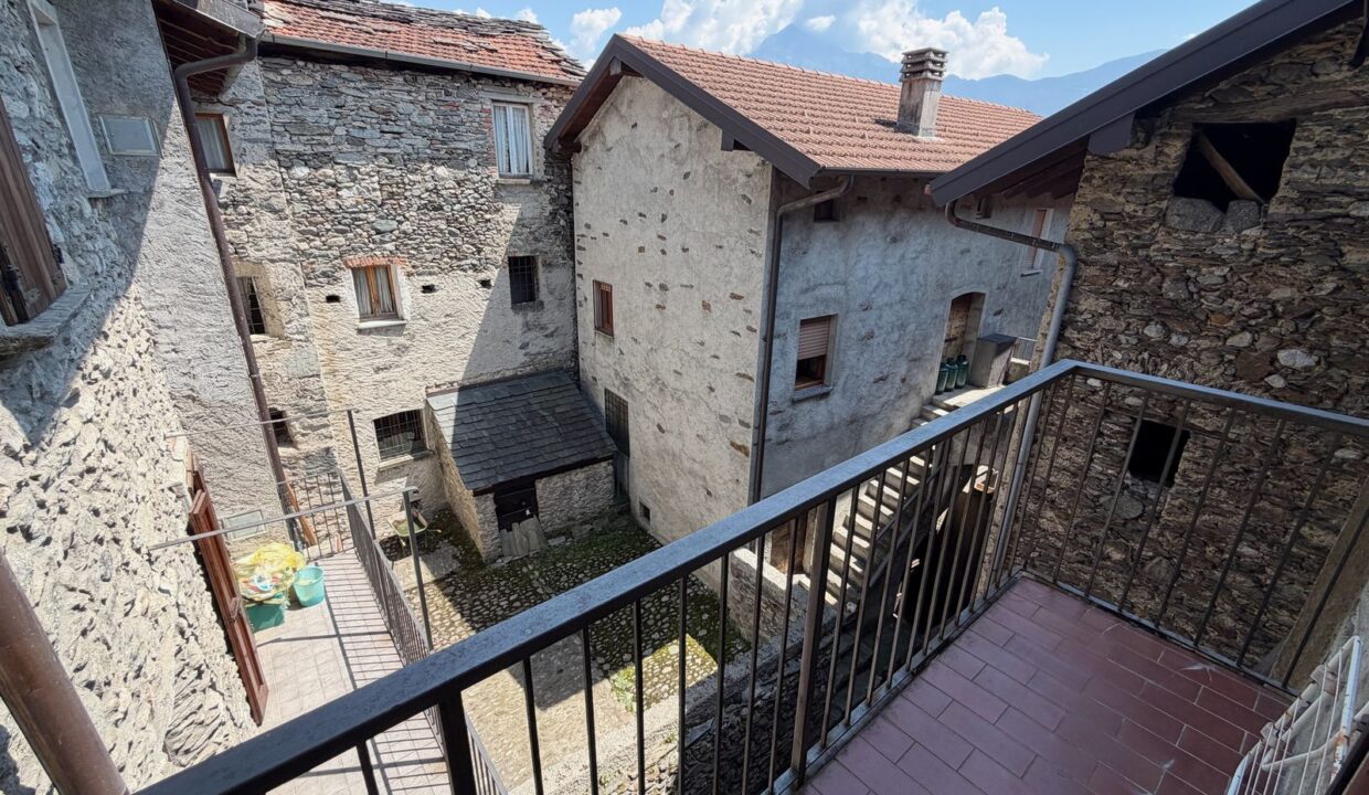Casa con Balcone Vercana Lago di Como