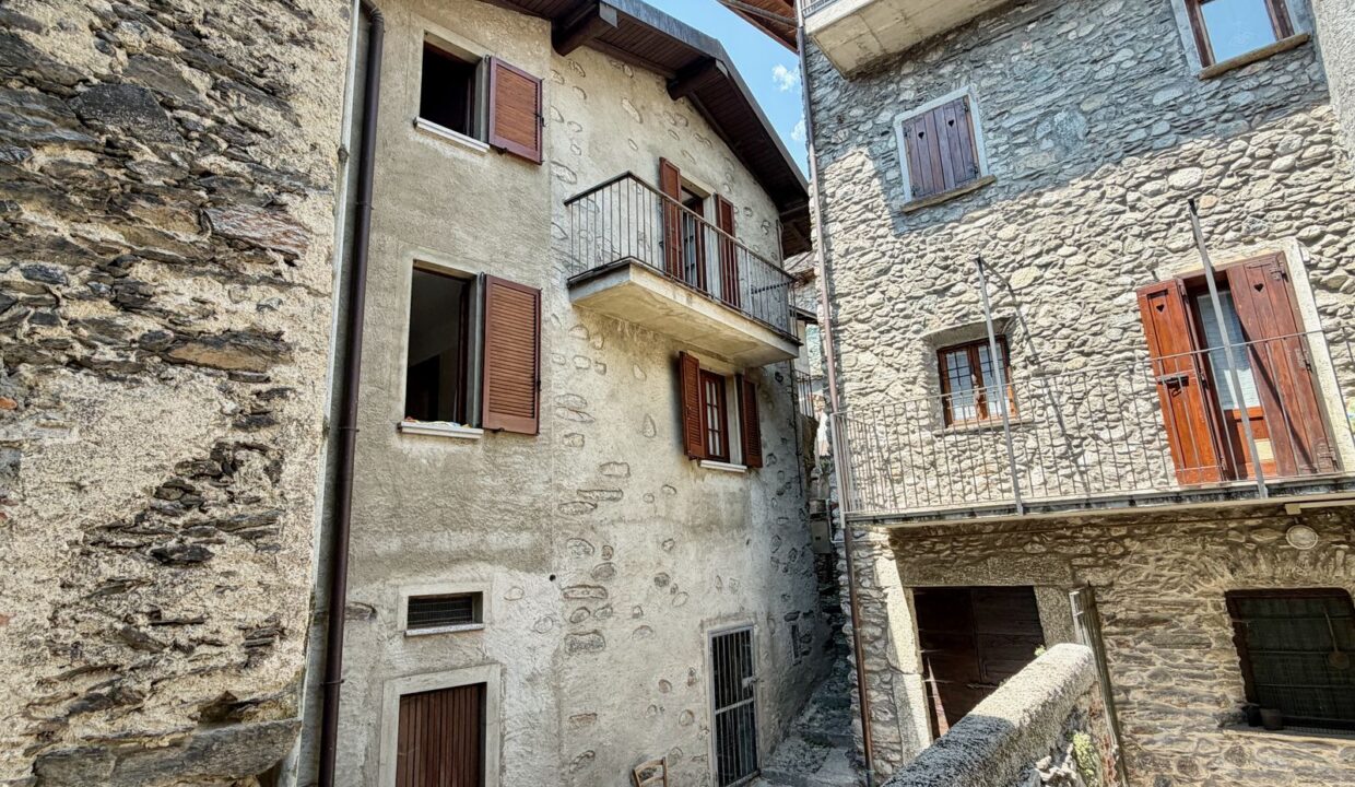 Casa con Balcone Vercana Lago di Como