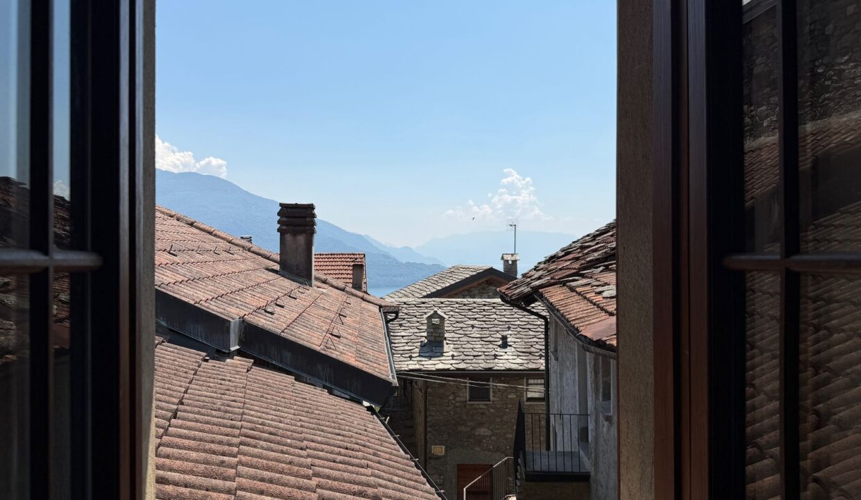 Casa con Balcone Vercana Lago di Como