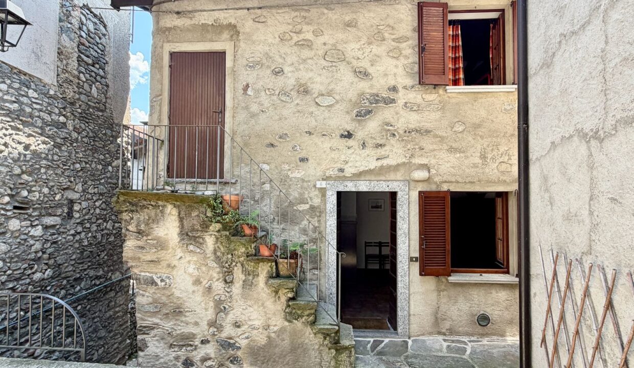 Casa con Balcone Vercana Lago di Como