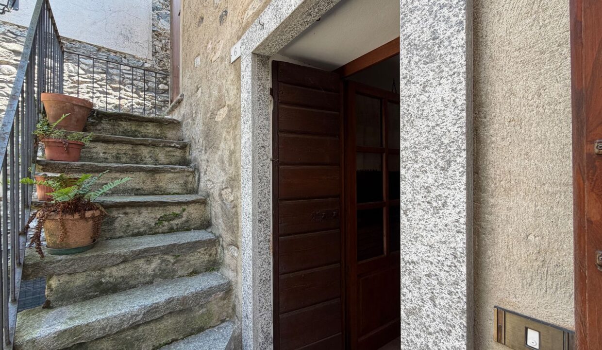 Casa con Balcone Vercana Lago di Como