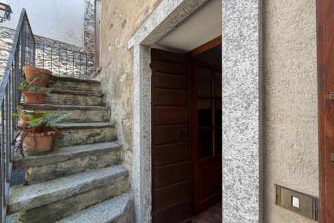 Casa con Balcone Vercana Lago di Como