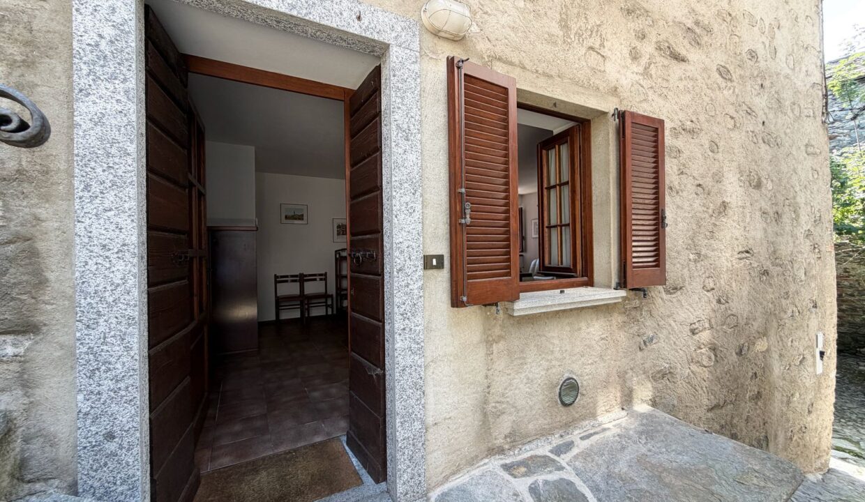 Casa con Balcone Vercana Lago di Como