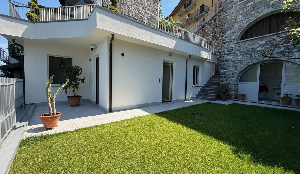 Casa Fronte Lago Como Lezzeno con Giardino