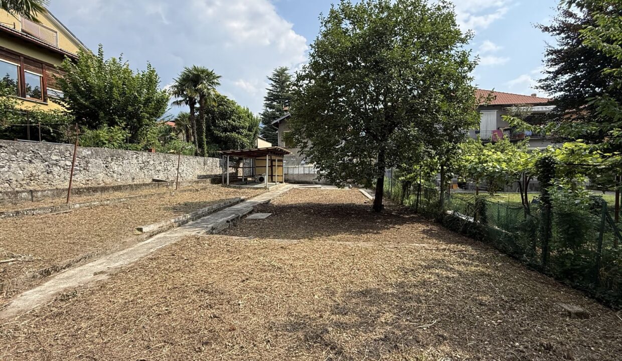 Casa Indipendente Dongo con Giardino