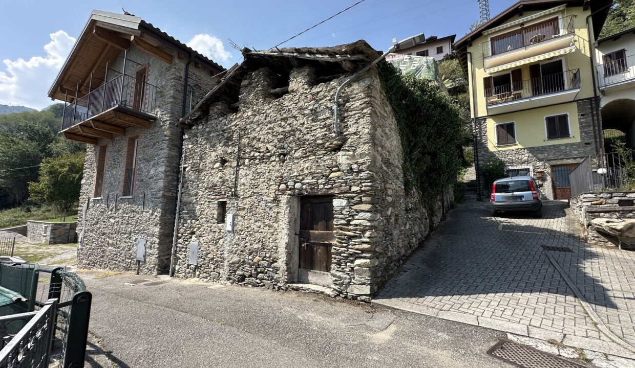 Rustico da Ristrutturare Domaso Vista Lago Como