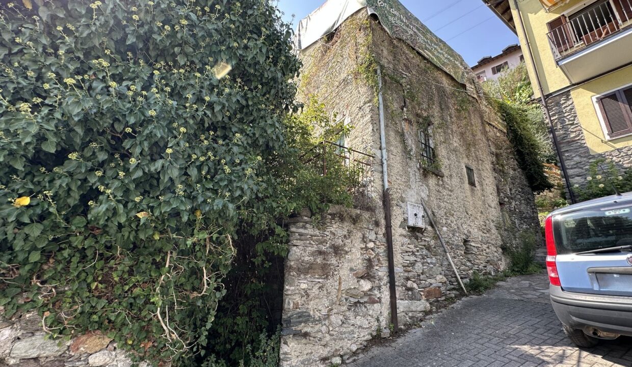 Rustico da Ristrutturare Domaso Vista Lago Como
