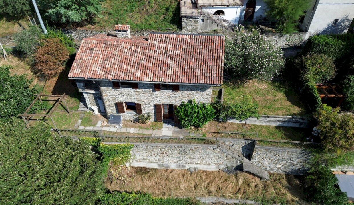 Rustico Indipendente con Giardino e Vista Lago San Siro
