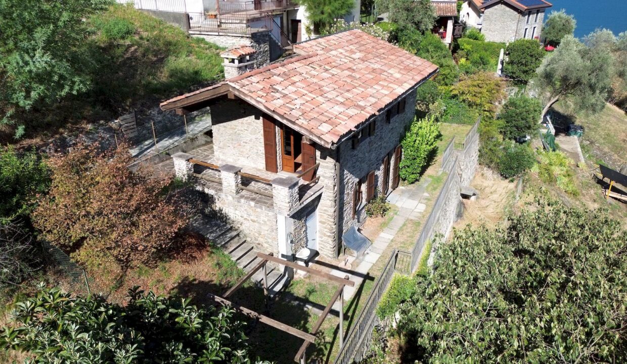 Rustico Indipendente con Giardino e Vista Lago San Siro