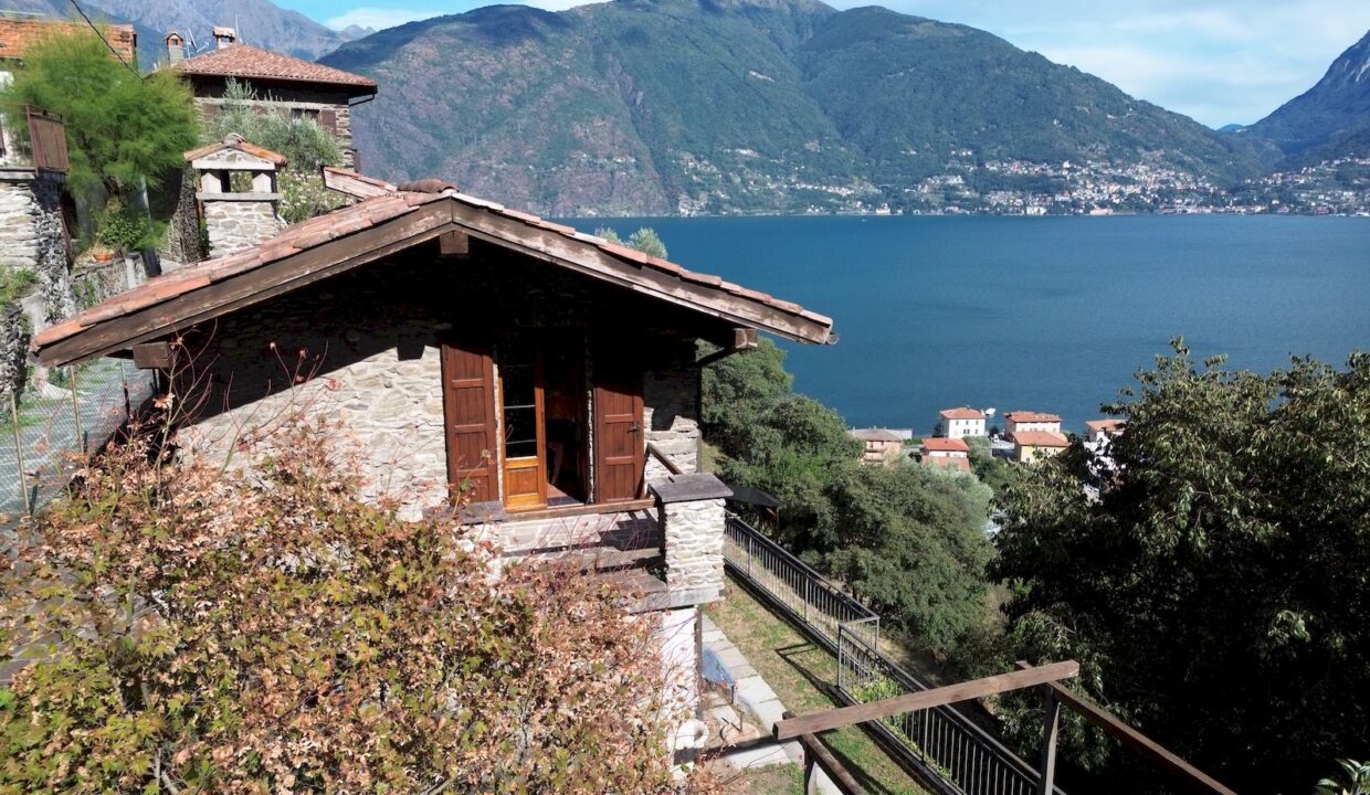 Rustico Indipendente con Giardino e Vista Lago San Siro