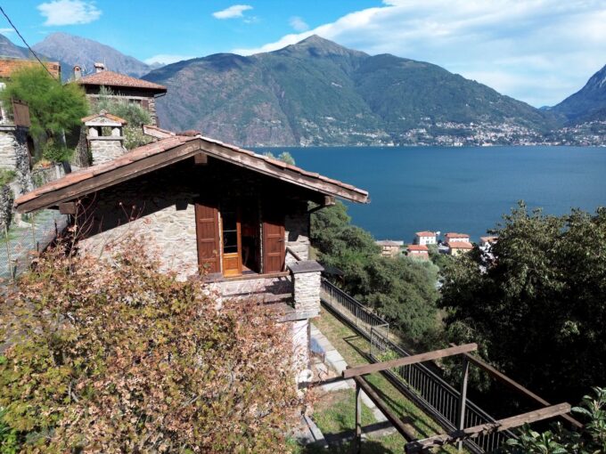 Rustico Indipendente con Giardino e Vista Lago San Siro
