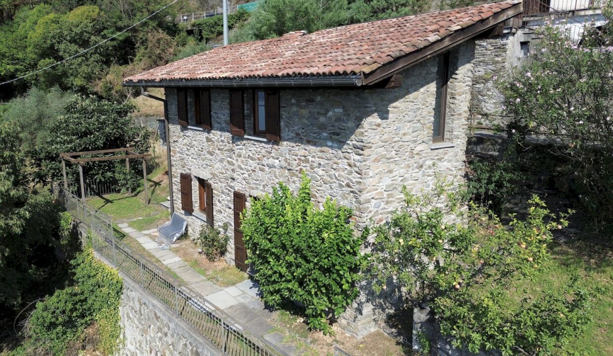 Rustico Indipendente con Giardino e Vista Lago San Siro