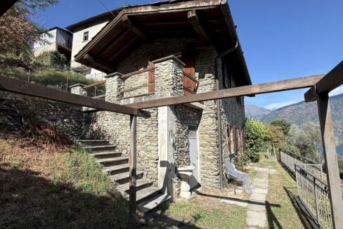 Rustico Indipendente con Giardino e Vista Lago San Siro