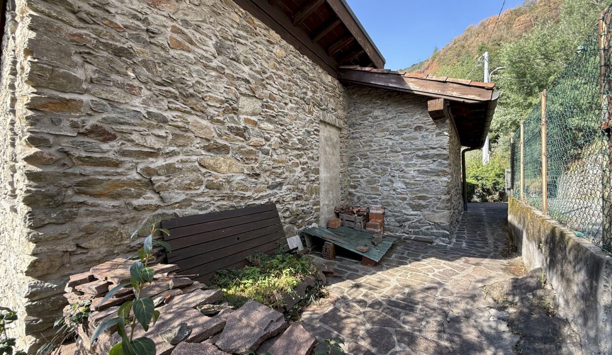 Rustico Indipendente con Giardino e Vista Lago San Siro