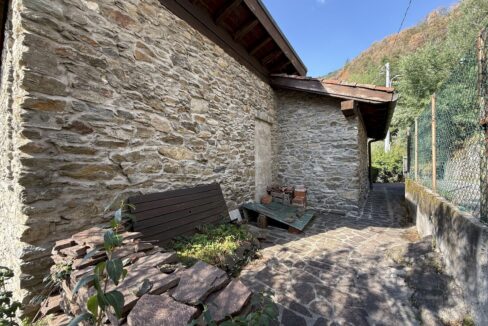 Rustico Indipendente con Giardino e Vista Lago San Siro