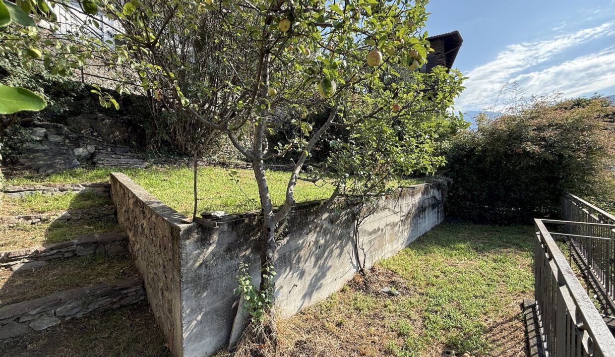 Rustico Indipendente con Giardino e Vista Lago San Siro