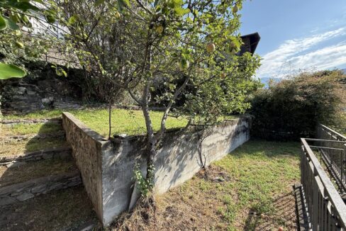 Rustico Indipendente con Giardino e Vista Lago San Siro