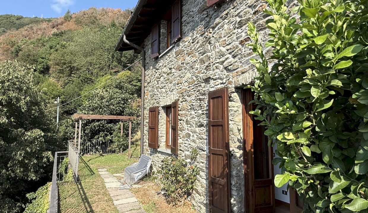 Rustico Indipendente con Giardino e Vista Lago San Siro