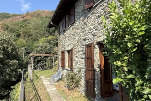 Rustico Indipendente con Giardino e Vista Lago San Siro